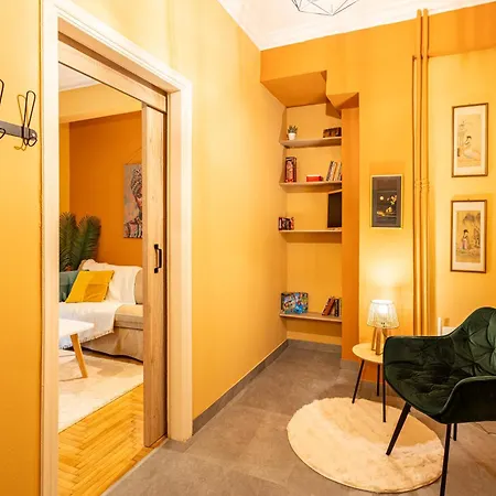 Renovated 2 Bedroom Apartment In City Centre-2